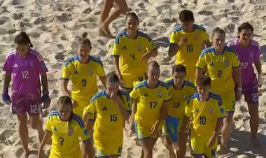 Пляжний футбол. Україна розгромно поступилася Іспанії на старті Мундіаліто