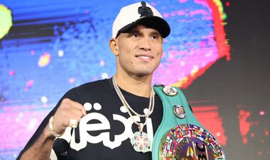 Боксер, с которым решил драться Усик, лишился титула чемпиона мира