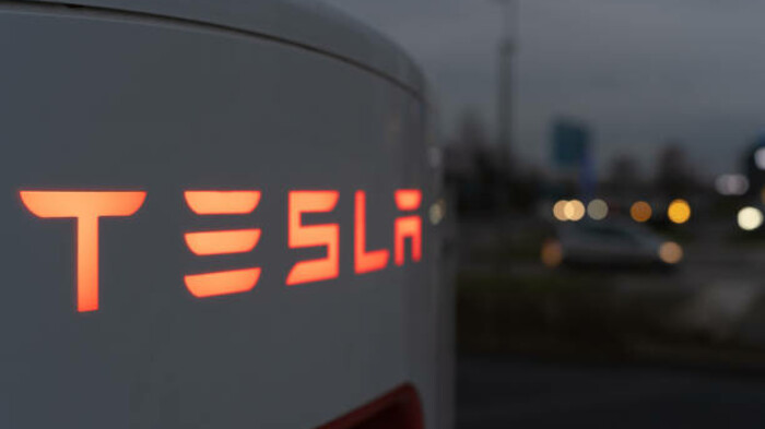 Розыгрыш Tesla от известного испанского блогера закончился крупным штрафом