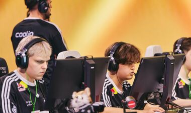 Украинец в Astralis. Легендарный клуб подписал cmtry и siuhy