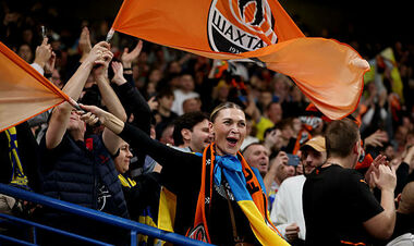 Курйозний ляп воротаря і гол Мендоси! Шахтар повів 3:1 проти АЕКа