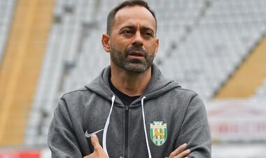 Тренер Карпат: «Велел бы не говорить о судьях. Устал от некторых вещей»