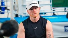 Стало известно, сколько заработает Канело, приехавший с Усиком на бой
