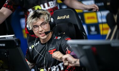 Twistzz оцінив статтю HLTV: Нова система стікерів шкодить CS2