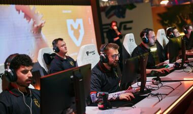 MOUZ одолели pvision и вышли в плей-офф EWC 2026 по CS2