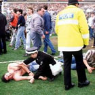 Это случилось ровно 17 лет назад, 15 апреля 1989 года. На стадионе "Хиллсбро" в Шеффилде страшная давка унесла жизни 96-ти поклонников английского "Ливерпуля"