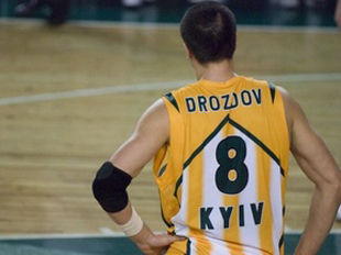 Артур Дроздов допущен к матчам на территории Украины