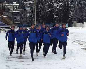 Футболисты Ильичевца бегают по Царской тропе