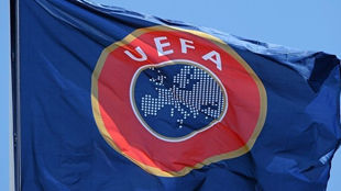 УЕФА предупреждает арбитров об опасности социальных сетей