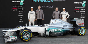 Mercedes официально показал W03