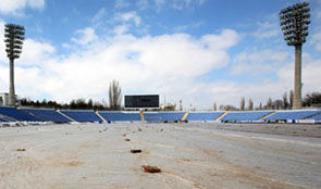 На стадионе Таврии продолжают восстанавливать газон + ФОТО