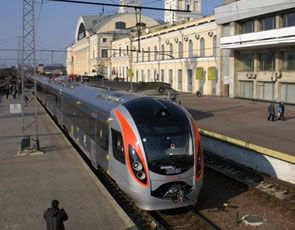 Первый поезд Hyundai прибыл в Харьков + ФОТО + ВИДЕО