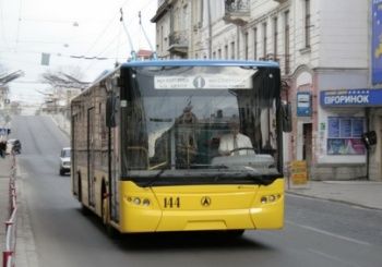 Киевлянам рекомендуют пересесть на общественный транспорт