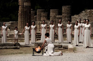 В Греции зажгли огонь Олимпиады-2012