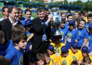Давор ШУКЕР: «Украина - фаворит Евро-2012»
