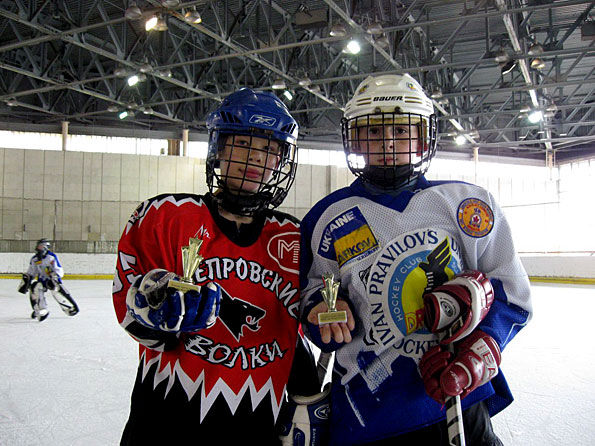 Детский хоккей. Дружба сильнее волчат +ФОТО