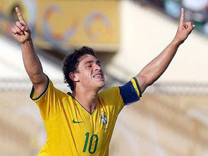 Джулиано играет, Бразилия побеждает