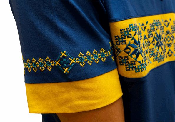 Синяя вышиванка под Евро сборной Украины