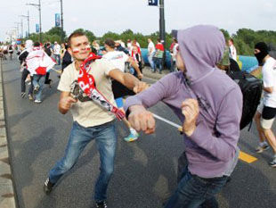 Футбольные хулиганы из России прибудут в Польшу