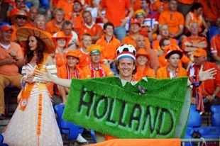 Голландские фаны просят харьковчан поддержать их сборную