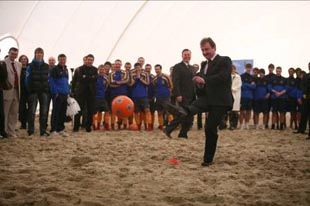 Открыт первый специализированный центр пляжного футбола