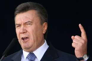 Янукович поздравил Будивельник