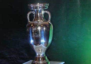 Главный трофей Евро-2012 прибыл в Киев