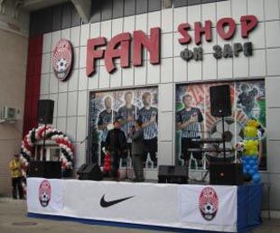 Луганская «Заря» торжественно открыла клубный магазин