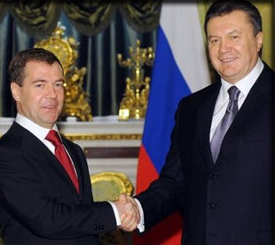 Януковичу и Медведеву обещают найти место на «Донбасс Арене»