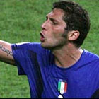 Матерацци подписал новый контракт к радости Виейра