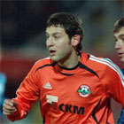 Шахтер сокращает отставание от лидера