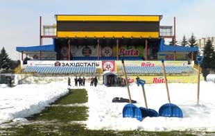 Стадион Волыни готовят к матчу против Динамо