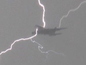 В самолет с российским Соколом попала молния