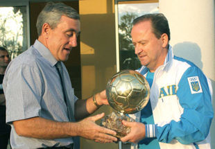 Беланов отдал свой «Золотой мяч» в музей