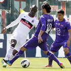 Фиорентина в меньшинстве отыгрывает два мяча у Милана +ВИДЕО