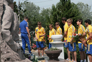 Молодежная сборная почтила память Валерия Лобановского