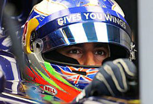 Риккиардо - лидер первой практики на Гран При Великобритании