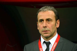 Абдулла Авчи уволен с поста главного тренера сборной Турции