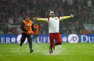 Директор стадиона в Варшаве уволен из-за ливня в день матча