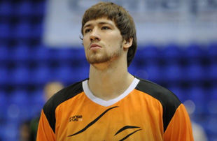 Центровой сборной Украины стал игроком НБА