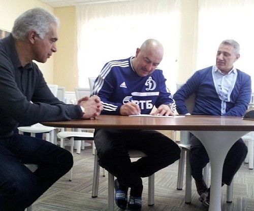 Черчесов подписал контракт с московским Динамо