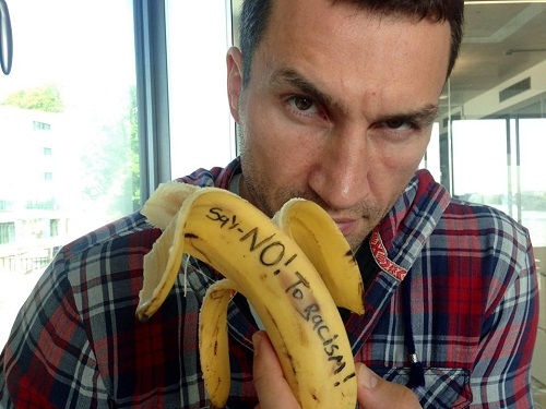 Владимир Кличко поучаствовал во флеш-мобе с бананом
