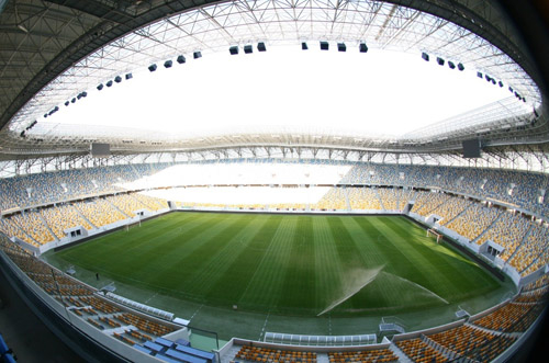 УЕФА запретил международные матчи на востоке Украины