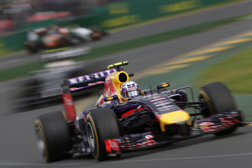 Red Bull не интересен вариант перехода на двигатели Mercedes
