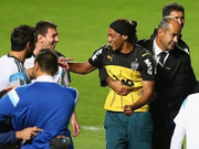 Роналдиньо поклонился Месси