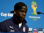 Балотелли хочет, чтобы его поцеловала королева Британии