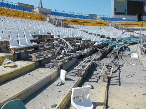 Луганский стадион Авангард подвергся минометному обстрелу