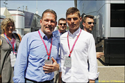 Red Bull и Mercedes сражаются за Макса Ферстаппена