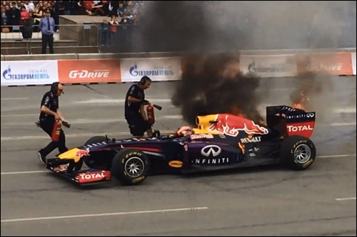 Шоу-кар Red Bull Racing сгорел во время заездов в Челябинске