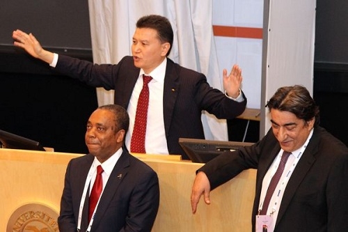 Илюмжинов выиграл выборы президента ФИДЕ у Каспарова